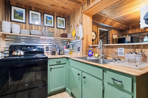 New River Cabin Retreat: Sauna, Game Room, Creek & ATV Trails