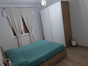Free WiFi, bed sheets - Vrbo Property (Briatico)
