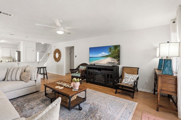 Living area - Mainsail Miramar Beach | Coastal Cottage | Sleep 9 (Miramar Beach)