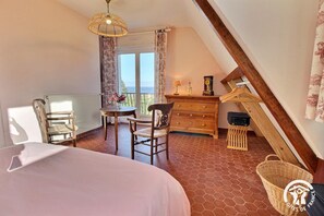 Room - Vrbo Property (QUIBERON)