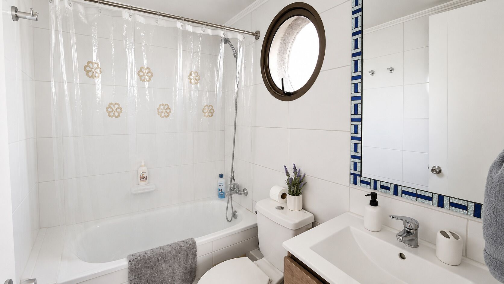 Toallas, jabón, papel de baño 