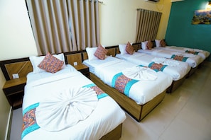 Desk, laptop workspace, free WiFi - President Hotel Lumbini (Lumbini)