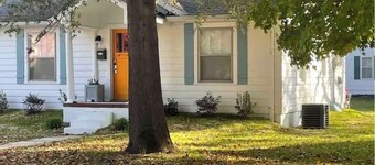 Cozy 2-bedroom cottage in Sikeston’s historic north end. 2 min drive to hospital