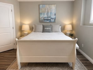 5 Schlafzimmer, Schreibtisch, Bügeleisen/Bügelbrett, Reisekinderbett
