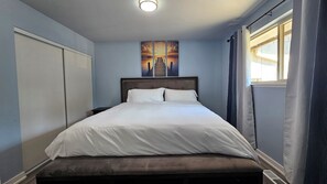 3 habitaciones, escritorio, tabla de planchar con plancha y wifi gratis