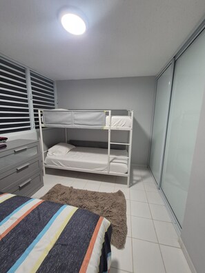 3 bedrooms, free WiFi - Coastal Retreat at Villa Marina The Village, Fajardo’s best spot to catch Ferry! (Fajardo)