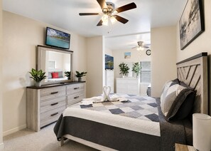 Room - Lakefront Retreat w/ Kayak, Fishing, & Near Legoland (Lake Wales)
