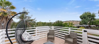 Tranquil Sunset Retreat 4-bedroom house in Spring Valley perfect for families