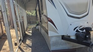 Property grounds - Perfect 1-bedroom recreational vehicle in enchanting Crescent (Crescent)