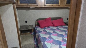 Room - Perfect 1-bedroom recreational vehicle in enchanting Crescent (Crescent)