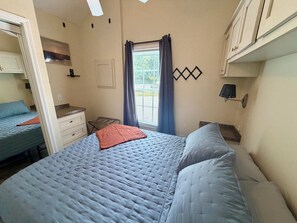 1 bedroom, WiFi (free), bed sheets
