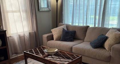 2-bedroom cottage in Sikeston’s historic north end. 2 min drive to hospital