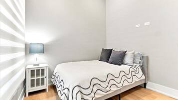 4 bedrooms, iron/ironing board, WiFi, bed sheets