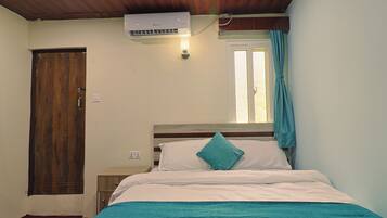 Deluxe Double Room, Patio, River View | Desk, free WiFi