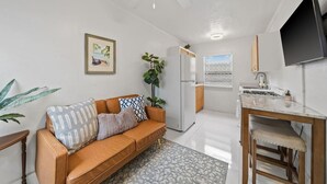 Unclassified image, 5 of 22, button - La Casita Serena | King Bed Near the Beach (West Palm Beach)