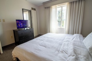 1 bedroom, desk, iron/ironing board, free WiFi - Stylish Design District Nr Love Field W/ Resort Style Pool (Dallas)