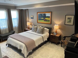 Iron/ironing board, WiFi, bed sheets - Quiet Luxury Oasis in Uptown OKC (Oklahoma City)