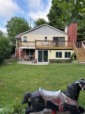 Exterior - Spacious 5-bedroom lake house in enchanting South Lyon near Ann Arbor Kensington (South Lyon)