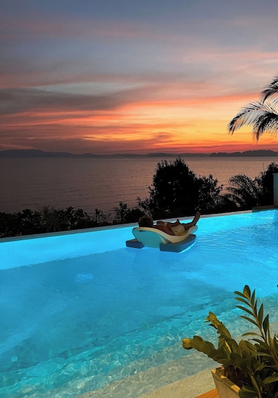 The Sunny Hill Pool Villa 240°