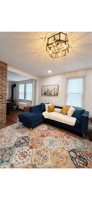 Unclassified image, 2 of 11, button - Cozy Room Near JFK, Train, Beach & St. John’s Hospital (Far Rockaway)