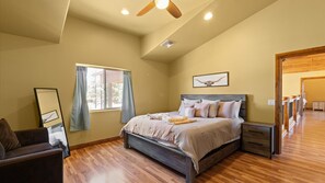 6 bedrooms, desk, iron/ironing board, travel cot