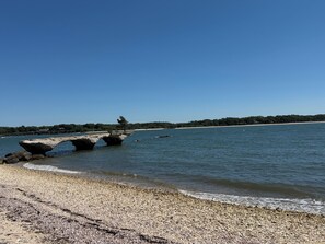 Beach - Spacious 4-bedroom house in charming Shelter Island with AC (Shelter Island)
