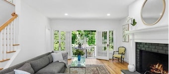 Spacious 4-bedroom house in charming Shelter Island with AC