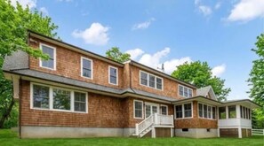 Exterior - Spacious 4-bedroom house in charming Shelter Island with AC (Shelter Island)