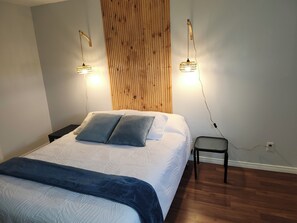 2 bedrooms, iron/ironing board, WiFi (free), bed sheets
