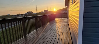 Cuban Beach House | Oceanfront Deck, Whale Watching & Irish Loop