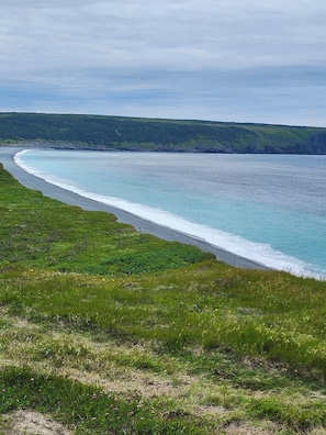 På stranden
