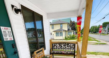 Cozy 1-bedroom apartment in fantastic Massena with AC