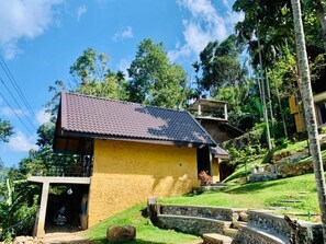 Exterior - Happy Sky Ella (Ella)