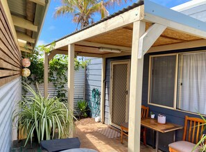 Outdoor dining - Gantheaume Getaway | Coastal Comfort just minutes to Blue Holes Beach (Kalbarri)