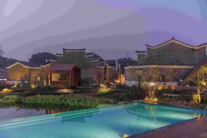 Seasonal outdoor pool - Ji'an Diaoyuan Ten-Mile Fragrant Village (Ji'an)