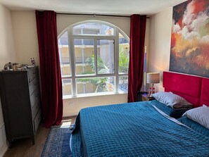 Iron/ironing board, Internet - Cozy, stylish and vibrant Downtown Los Angeles home (Los Angeles)