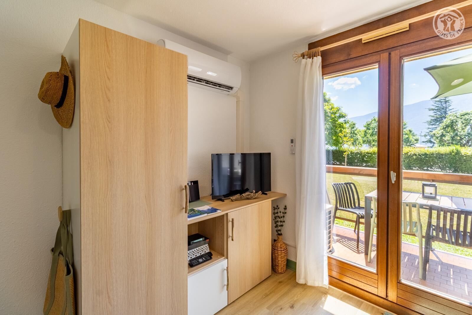 Smart TV, stereo