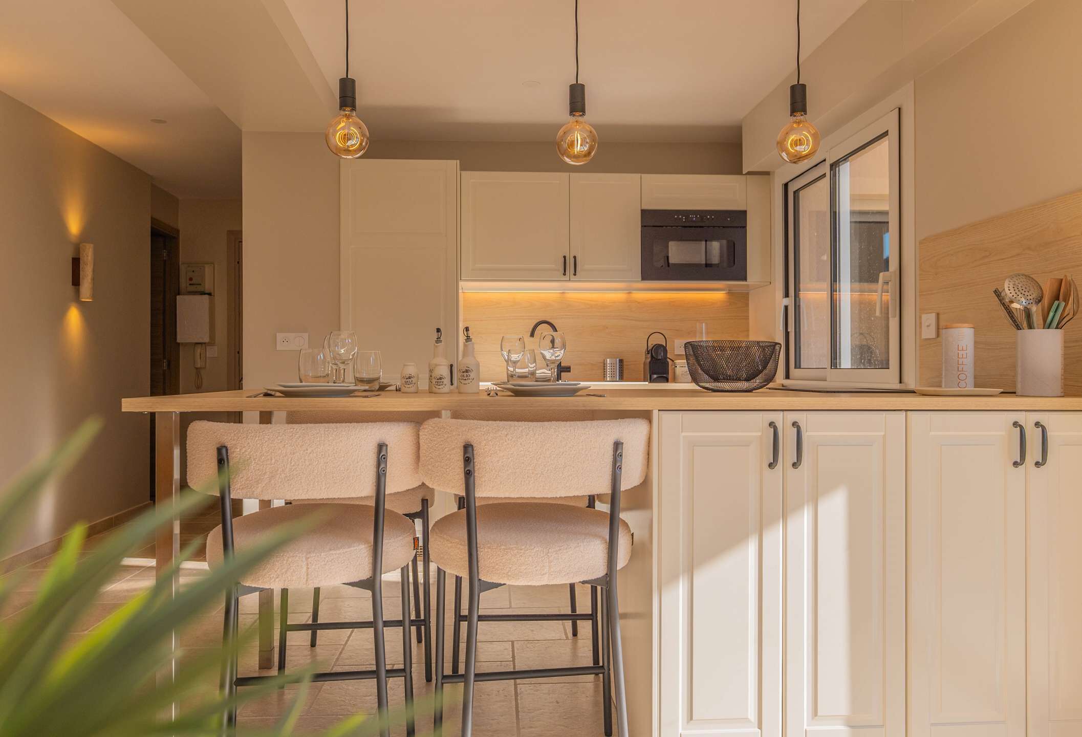 Fridge, oven, dishwasher, toaster
