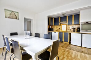 Dining - Arcachon 4BR near Dune du Pilat, walking distance to the beach (La Teste-de-Buch)