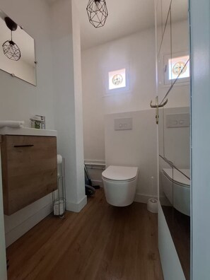 Shower, towels, soap, toilet paper - Arcachon 4BR near Dune du Pilat, walking distance to the beach (La Teste-de-Buch)