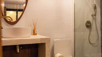Exclusive Apartment, Courtyard View | Bathroom | Towels, soap, shampoo, toilet paper