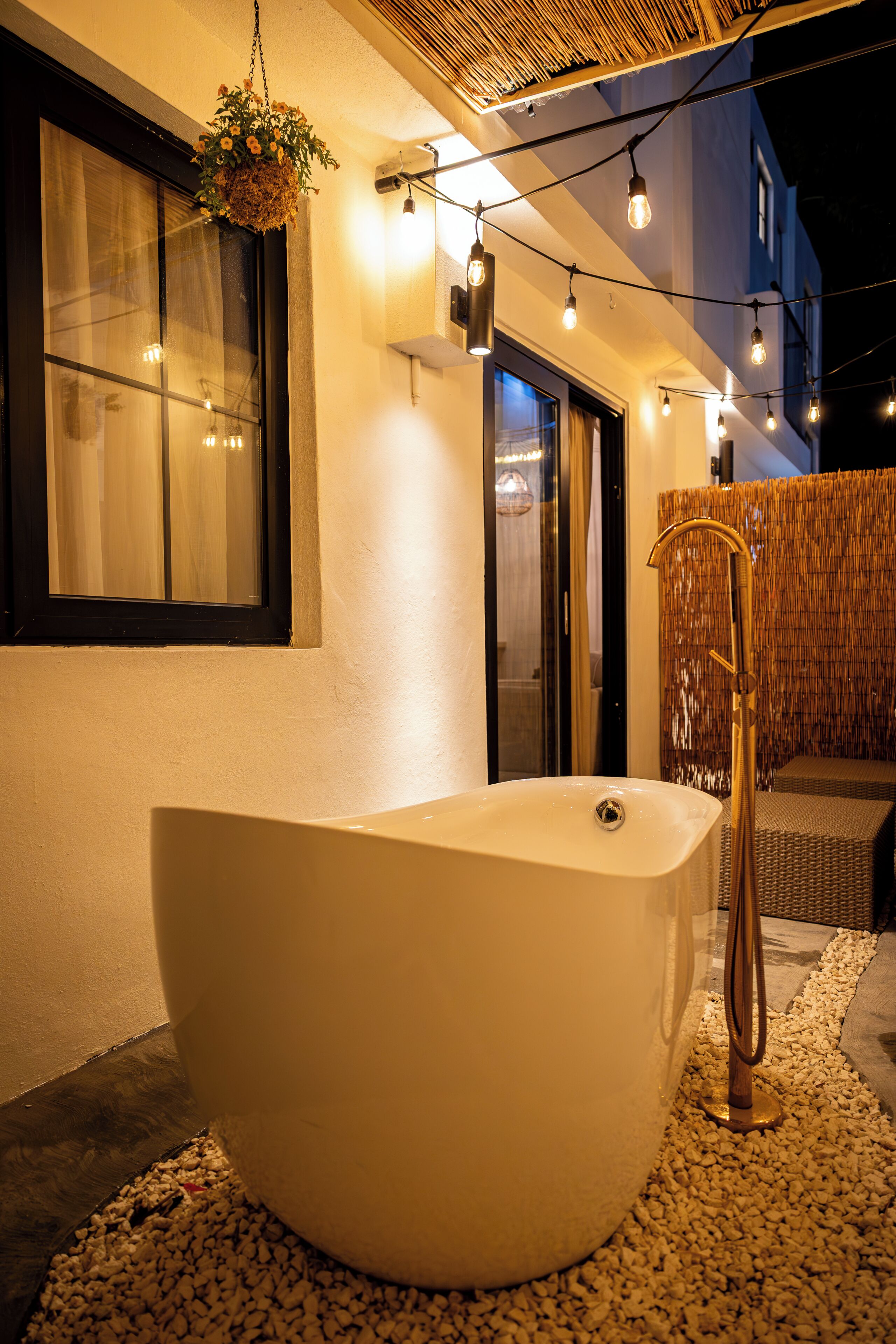 Exclusive Apartment, Courtyard View | Property grounds