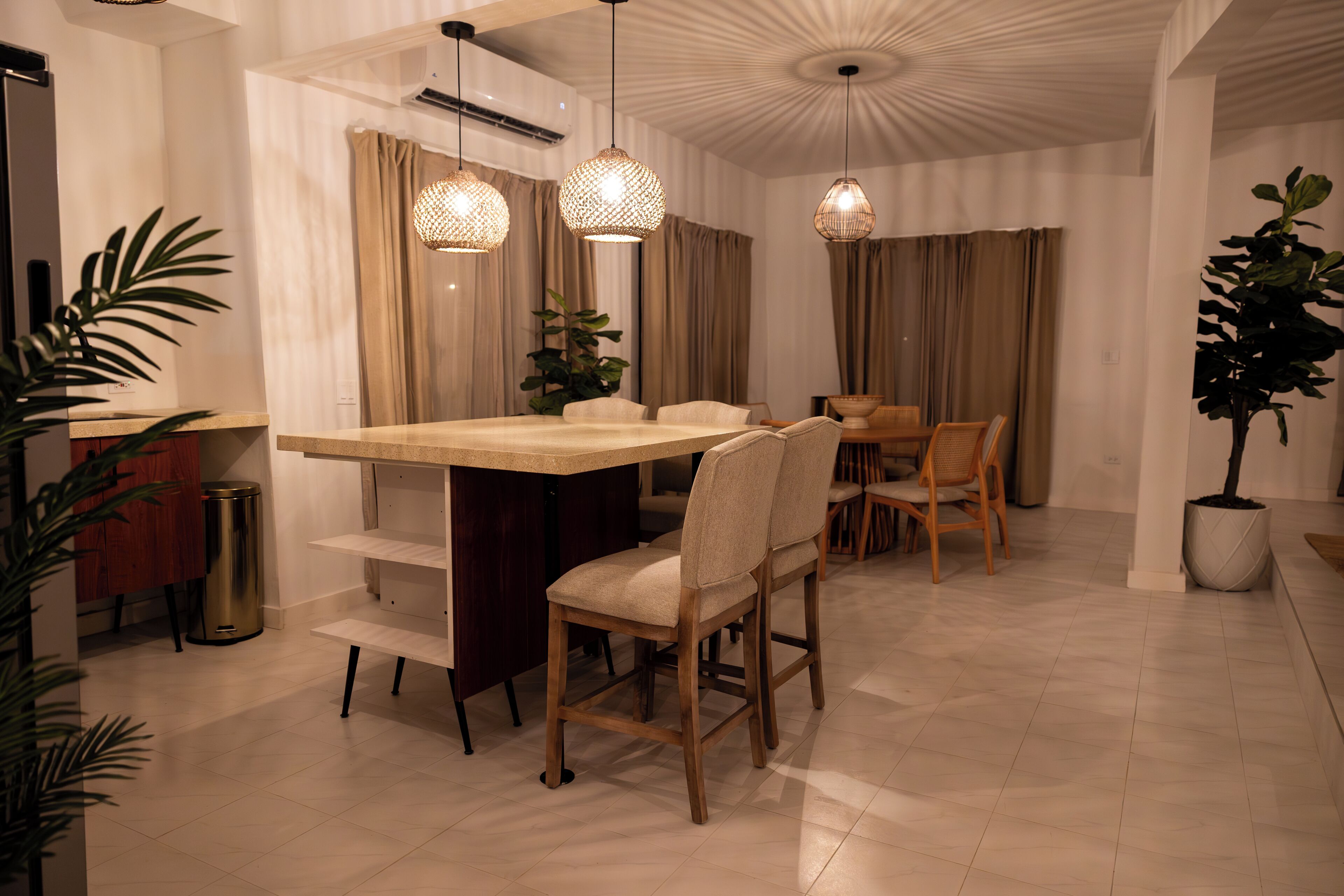 Appartement supérieur, vue sur la piscine | Restauration