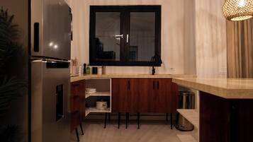 Superior-Apartment, Poolblick | Eigene Küche