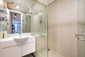 Asciugacapelli, bidet, asciugamani, sapone
