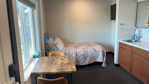 Room - Room 20. Angry Salmon Inn. (Anchor Point)
