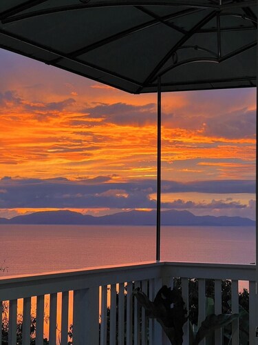 The Sunset Suite - 180° Panoramic Sea Views