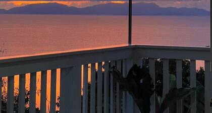 The Sunset Suite - 180° Panoramic Sea Views