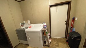 Interior - Handicap accessible 2-bedroom home in Gilbert (Gilbert)