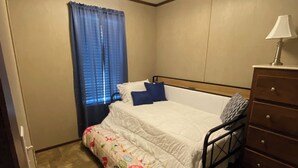2 bedrooms, iron/ironing board, WiFi, bed sheets - Handicap accessible 2-bedroom home in Gilbert (Gilbert)